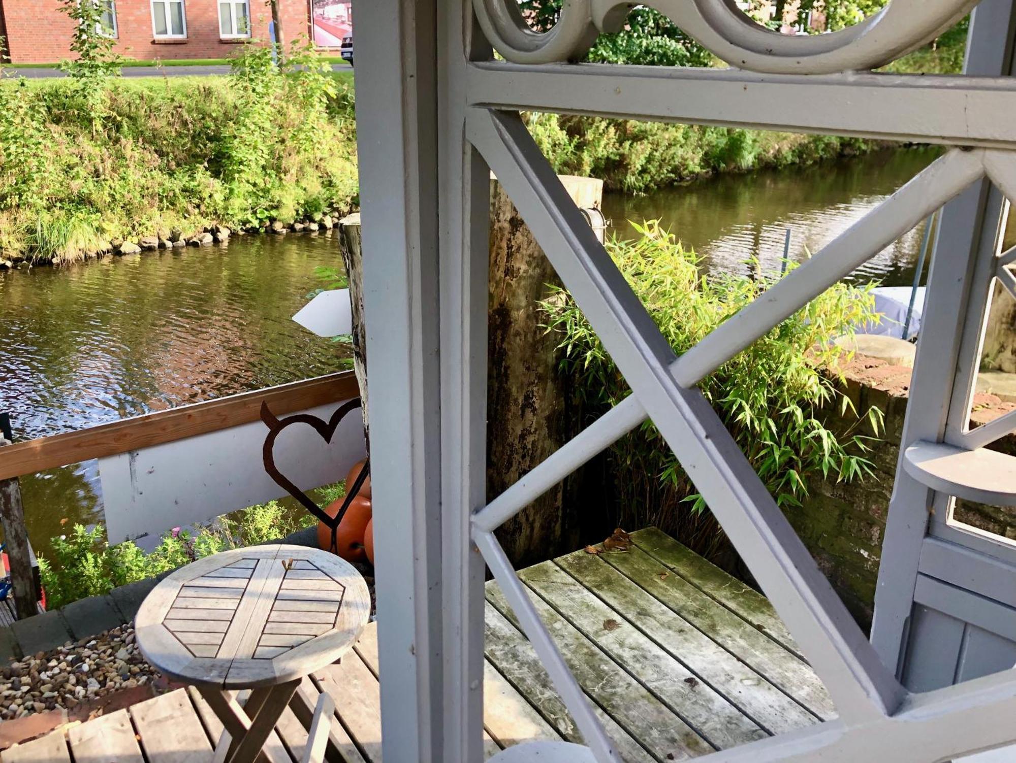 Gaestehaus Kajuete Direkt Am Wasser Friedrichstadt Exterior foto