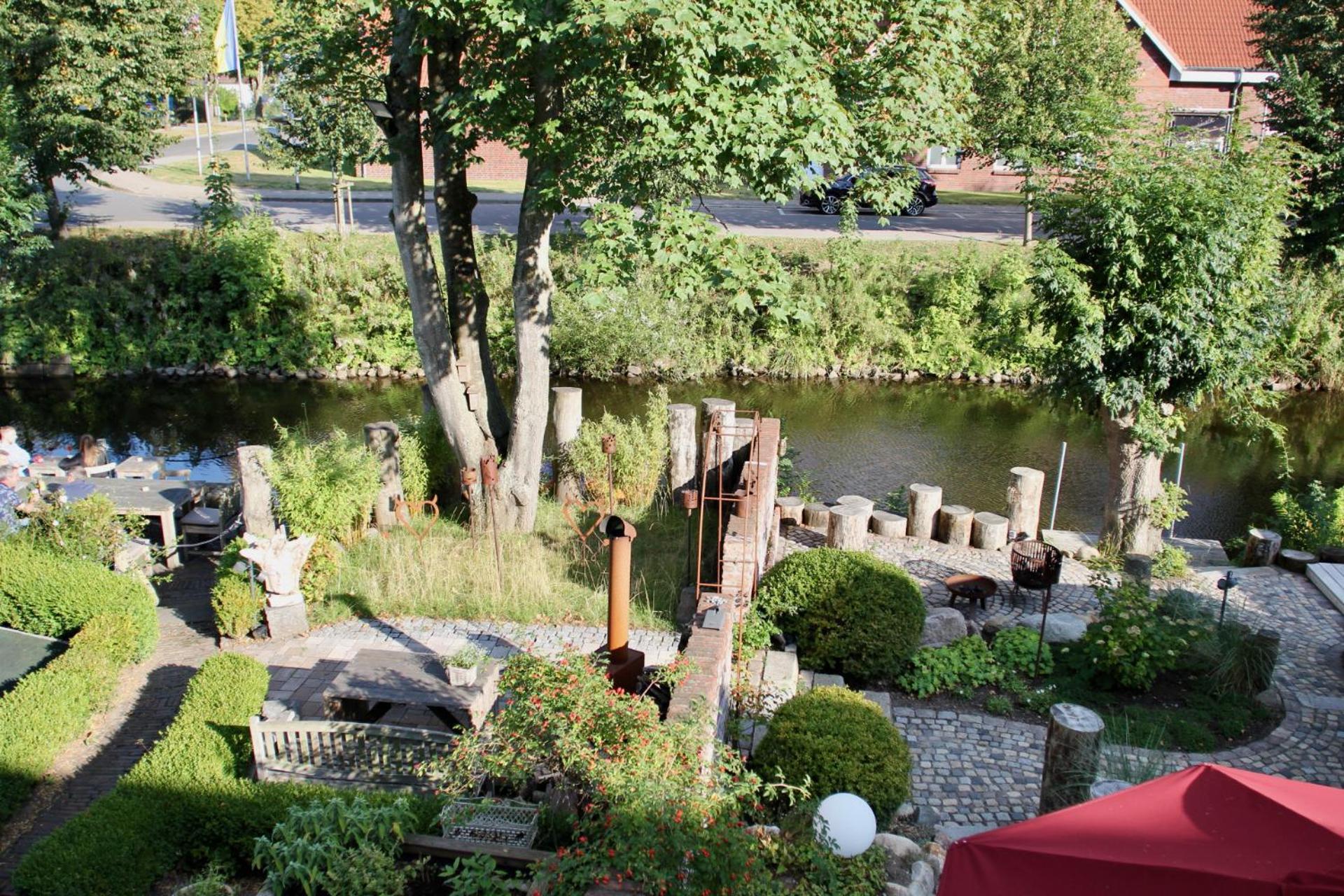 Gaestehaus Kajuete Direkt Am Wasser Friedrichstadt Exterior foto